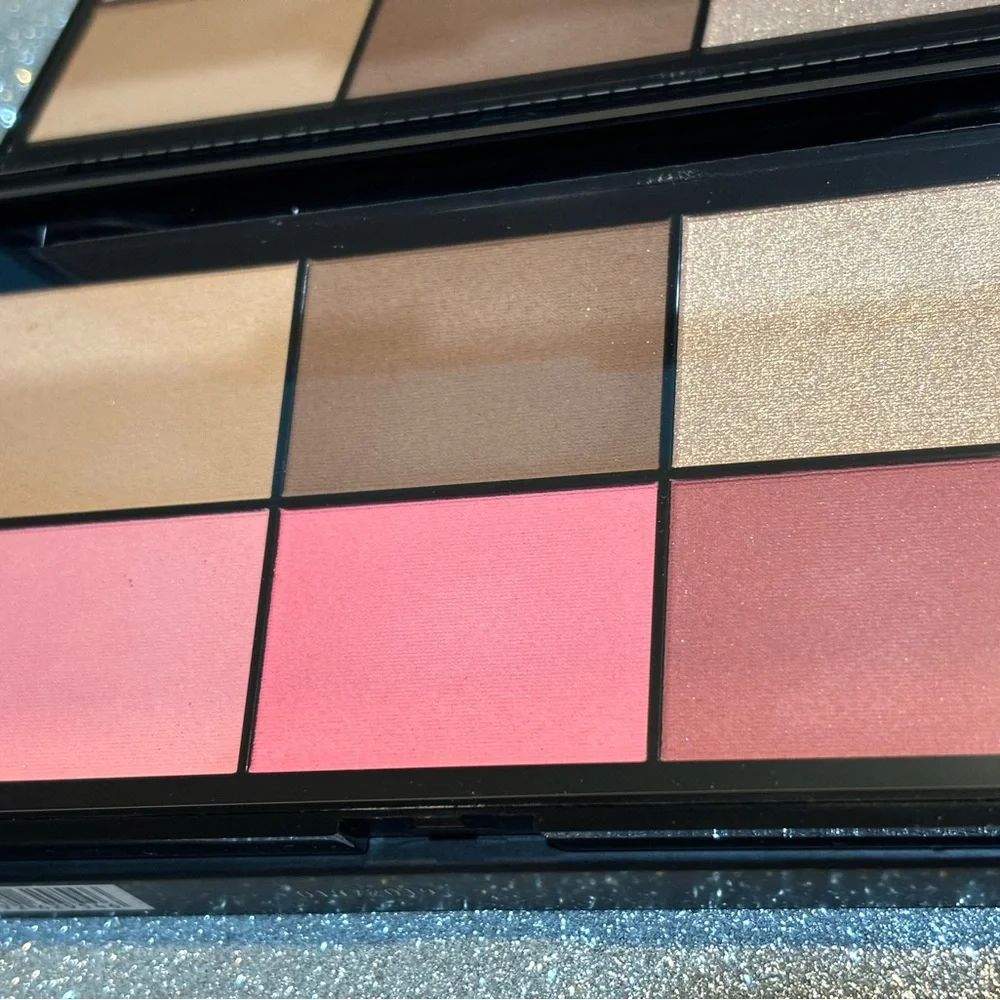 BNIB! KiKO Milano SMART Essential Face Palette in 02